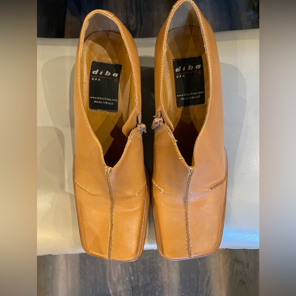 Womens size 8 tan leather booties-